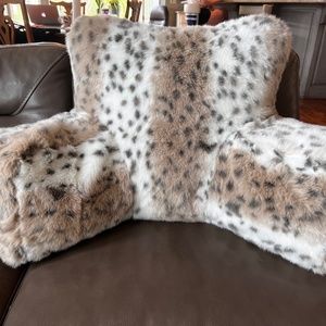 POTTERY BARN TEEN LOUNGE AROUND PILLOW (INSERT + COVER)